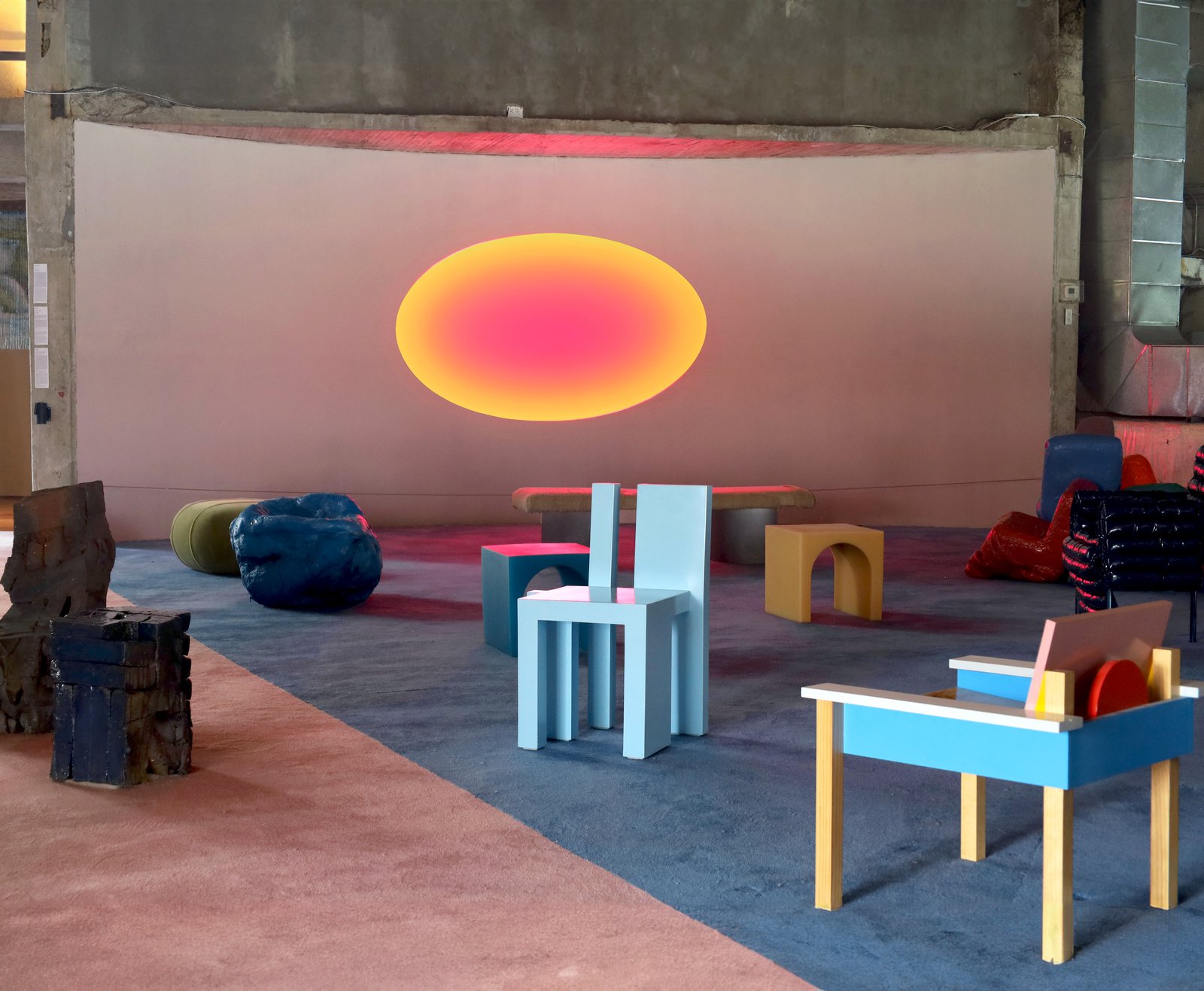Porfavor, tome asiento, an exhibition by Drusch Design
